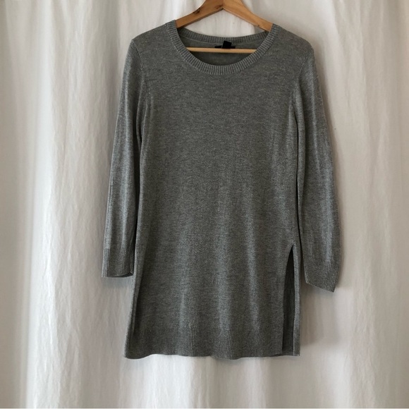 ⭐️2/$20⭐️ GAP gray lightweight sweater with side slit detail. size S - Picture 1 of 9